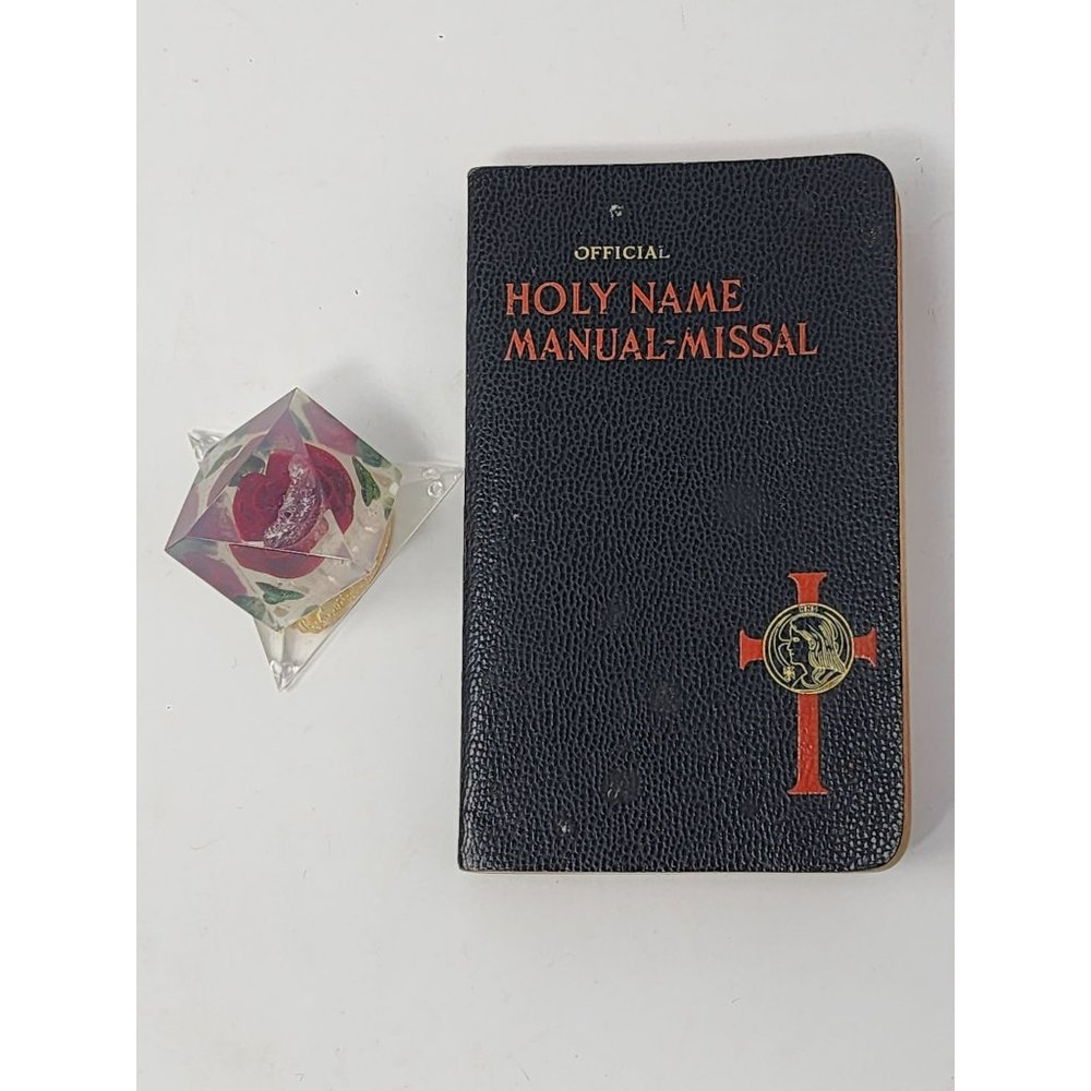 Vintage Official Holy Name Manuel Missal And Bircraft Lucite Acrylic Rose‎